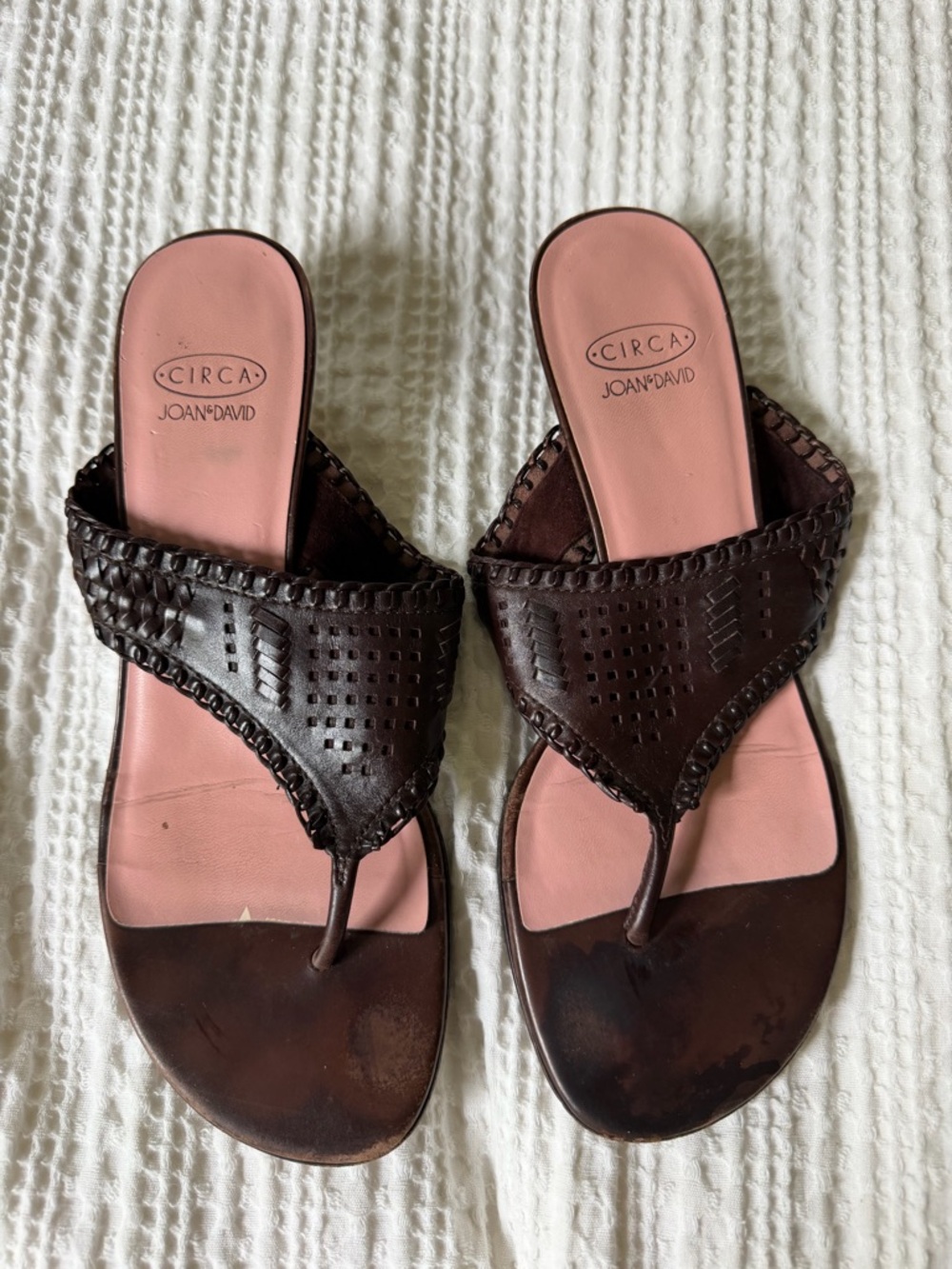 Joan & David Brown Leather Thong Sandals with Pink Footbed and 2” kitten heel